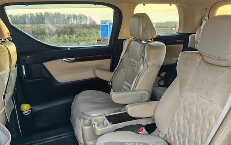 Toyota Alphard III, 2015 год, 3 300 000 рублей, 24 фотография