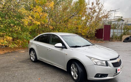 Chevrolet Cruze II, 2010 год, 530 000 рублей, 3 фотография