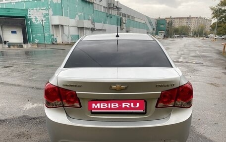 Chevrolet Cruze II, 2010 год, 530 000 рублей, 4 фотография