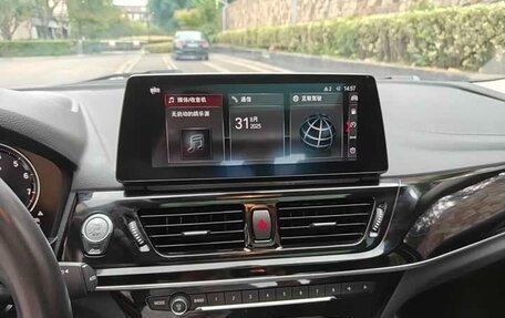 BMW 1 серия, 2022 год, 1 890 000 рублей, 13 фотография