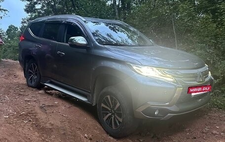Mitsubishi Pajero Sport III рестайлинг, 2017 год, 2 690 000 рублей, 4 фотография