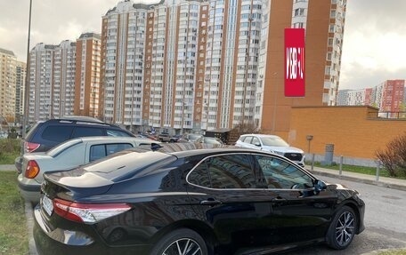 Toyota Camry, 2021 год, 3 600 000 рублей, 10 фотография