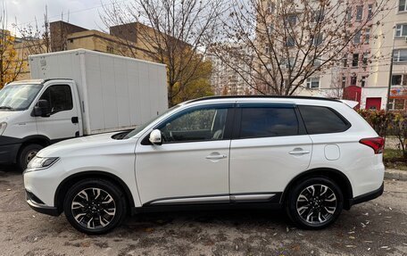 Mitsubishi Outlander III рестайлинг 3, 2021 год, 2 580 000 рублей, 2 фотография