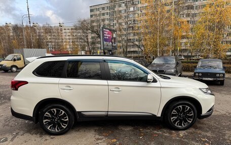 Mitsubishi Outlander III рестайлинг 3, 2021 год, 2 580 000 рублей, 6 фотография