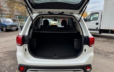 Mitsubishi Outlander III рестайлинг 3, 2021 год, 2 580 000 рублей, 14 фотография