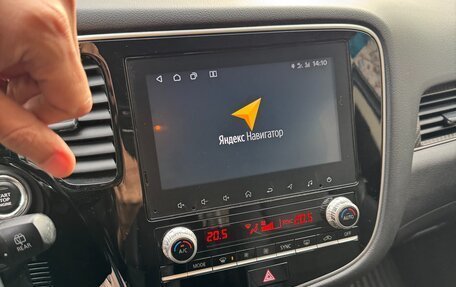 Mitsubishi Outlander III рестайлинг 3, 2021 год, 2 580 000 рублей, 11 фотография