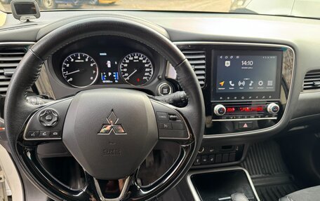 Mitsubishi Outlander III рестайлинг 3, 2021 год, 2 580 000 рублей, 10 фотография