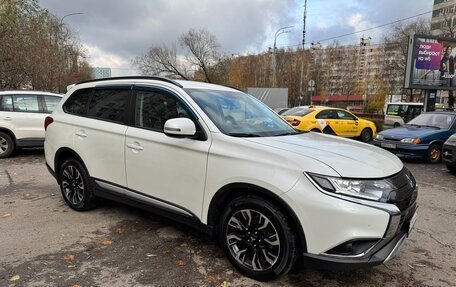 Mitsubishi Outlander III рестайлинг 3, 2021 год, 2 580 000 рублей, 7 фотография