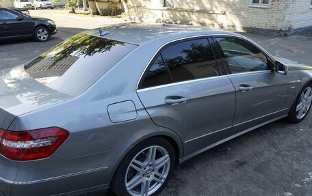 Mercedes-Benz E-Класс, 2010 год, 2 100 000 рублей, 3 фотография