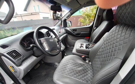 Hyundai Grand Starex Grand Starex I рестайлинг 2, 2017 год, 2 700 000 рублей, 3 фотография