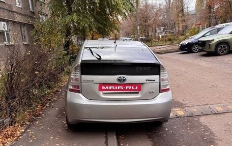 Toyota Prius, 2010 год, 700 000 рублей, 4 фотография