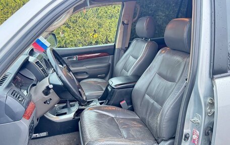 Toyota Land Cruiser Prado 120 рестайлинг, 2004 год, 1 090 000 рублей, 15 фотография