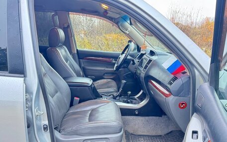 Toyota Land Cruiser Prado 120 рестайлинг, 2004 год, 1 090 000 рублей, 16 фотография