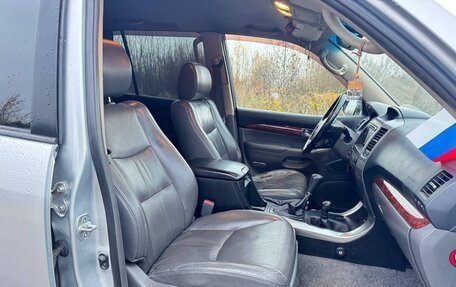 Toyota Land Cruiser Prado 120 рестайлинг, 2004 год, 1 090 000 рублей, 17 фотография