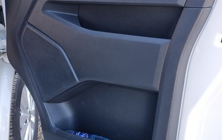 Volkswagen Caravelle T6 рестайлинг, 2018 год, 3 650 000 рублей, 20 фотография