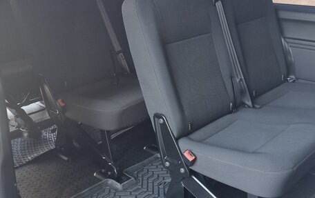 Volkswagen Caravelle T6 рестайлинг, 2018 год, 3 650 000 рублей, 13 фотография