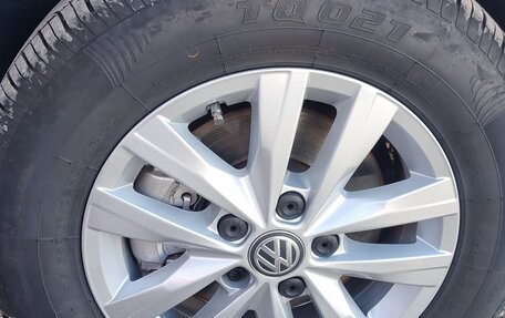 Volkswagen Caravelle T6 рестайлинг, 2018 год, 3 650 000 рублей, 34 фотография