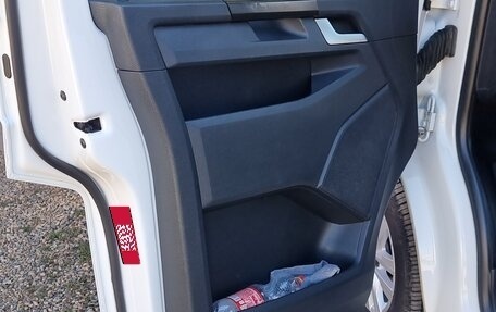 Volkswagen Caravelle T6 рестайлинг, 2018 год, 3 650 000 рублей, 25 фотография