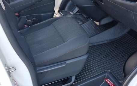 Volkswagen Caravelle T6 рестайлинг, 2018 год, 3 650 000 рублей, 21 фотография