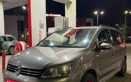 Volkswagen Touran III, 2010 год, 950 000 рублей, 1 фотография