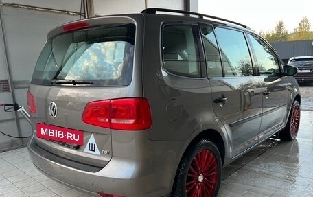 Volkswagen Touran III, 2010 год, 950 000 рублей, 2 фотография