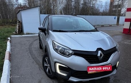 Renault Kaptur I рестайлинг, 2019 год, 1 350 000 рублей, 2 фотография