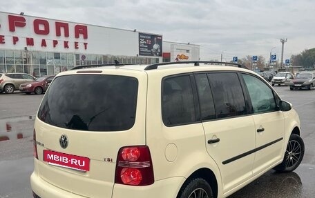 Volkswagen Touran III, 2010 год, 830 000 рублей, 8 фотография