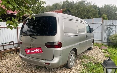 Hyundai H-1 II рестайлинг, 2001 год, 325 000 рублей, 4 фотография