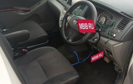 Toyota ISis I, 2006 год, 890 000 рублей, 10 фотография