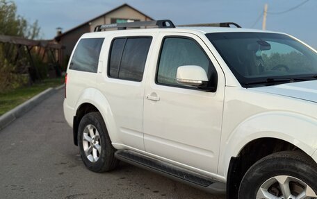 Nissan Pathfinder, 2012 год, 2 000 000 рублей, 2 фотография