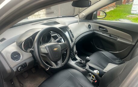 Chevrolet Cruze II, 2010 год, 650 000 рублей, 3 фотография