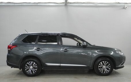 Mitsubishi Outlander III рестайлинг 3, 2016 год, 1 543 000 рублей, 4 фотография
