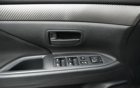 Mitsubishi Outlander III рестайлинг 3, 2016 год, 1 543 000 рублей, 13 фотография