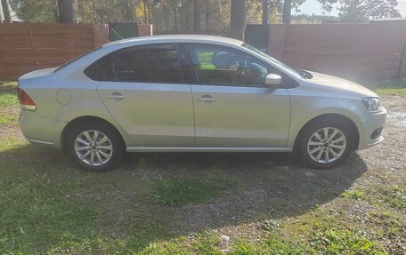 Volkswagen Polo VI (EU Market), 2011 год, 690 000 рублей, 2 фотография