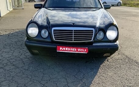 Mercedes-Benz E-Класс, 1997 год, 300 000 рублей, 1 фотография