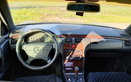 Mercedes-Benz E-Класс, 1997 год, 300 000 рублей, 8 фотография