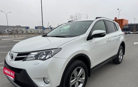 Toyota RAV4, 2015 год, 1 915 000 рублей, 7 фотография