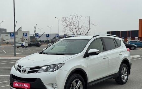 Toyota RAV4, 2015 год, 1 915 000 рублей, 2 фотография