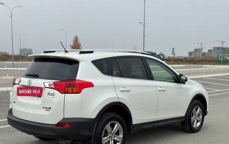 Toyota RAV4, 2015 год, 1 915 000 рублей, 4 фотография