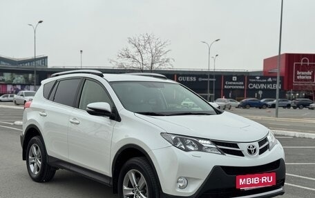Toyota RAV4, 2015 год, 1 915 000 рублей, 3 фотография