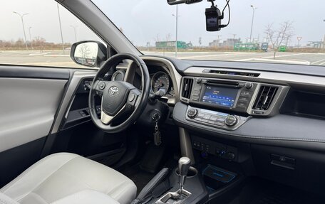 Toyota RAV4, 2015 год, 1 915 000 рублей, 13 фотография