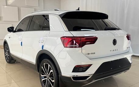 Volkswagen T-Roc I, 2022 год, 1 655 765 рублей, 3 фотография