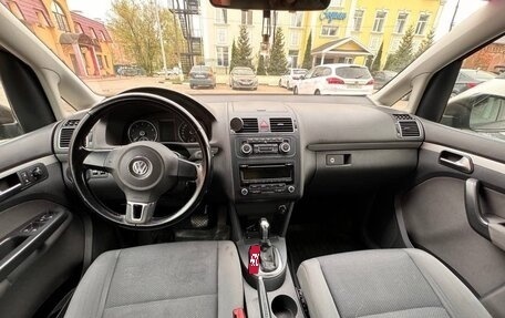 Volkswagen Touran III, 2010 год, 900 000 рублей, 1 фотография