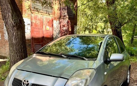 Toyota Yaris III рестайлинг, 2007 год, 380 000 рублей, 1 фотография