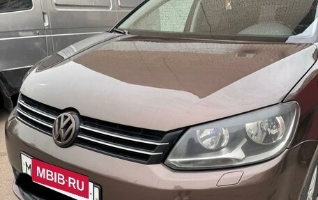 Volkswagen Touran III, 2010 год, 900 000 рублей, 10 фотография
