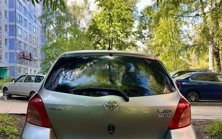 Toyota Yaris III рестайлинг, 2007 год, 380 000 рублей, 2 фотография