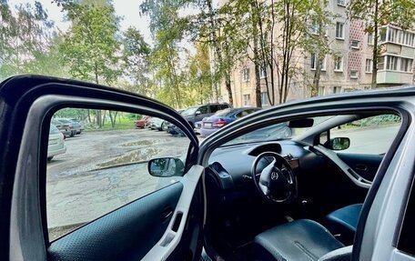 Toyota Yaris III рестайлинг, 2007 год, 380 000 рублей, 6 фотография