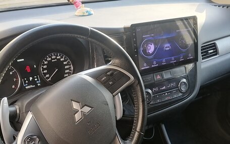 Mitsubishi Outlander III рестайлинг 3, 2013 год, 1 400 000 рублей, 3 фотография