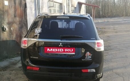 Mitsubishi Outlander III рестайлинг 3, 2013 год, 1 400 000 рублей, 5 фотография