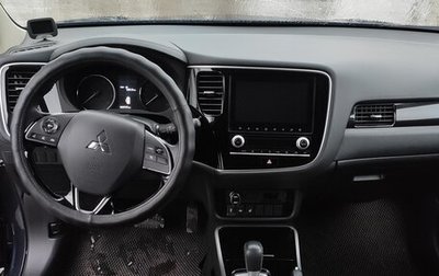 Mitsubishi Outlander III рестайлинг 3, 2022 год, 2 600 000 рублей, 1 фотография